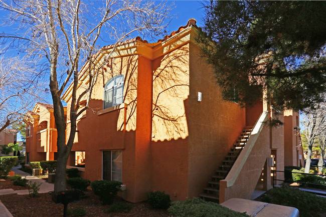 Vista Del Rey in Las Vegas, NV - Foto de edificio - Building Photo