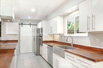 6601 SW Canyon Dr in Portland, OR - Building Photo - Building Photo