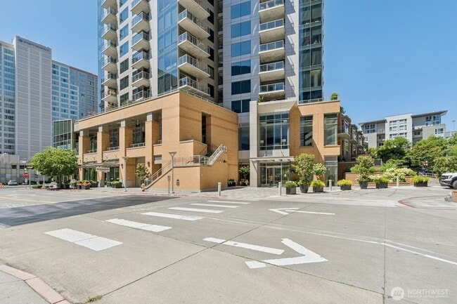 10610 NE 9th Pl, Unit 1602 in Bellevue, WA - Building Photo - Building Photo