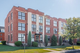 13701 Cavendish Boul in St. Laurent, QC - Building Photo - Building Photo