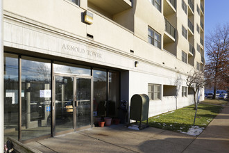 Arnold Towers in Arnold, PA - Foto de edificio - Building Photo