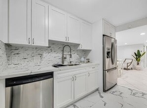 5600 N Flagler Dr in West Palm Beach, FL - Foto de edificio - Building Photo