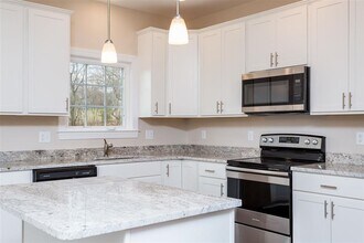 1073 Bluemoon Dr in Harrisonburg, VA - Building Photo - Building Photo