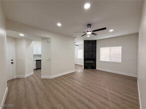 2117 Echo Bay, Unit 204 in Las Vegas, NV - Building Photo - Building Photo
