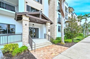 1030 3rd Ave S in Naples, FL - Building Photo