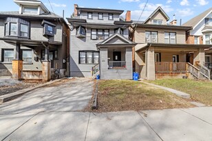 29 Gibson Ave in Hamilton, ON - Building Photo