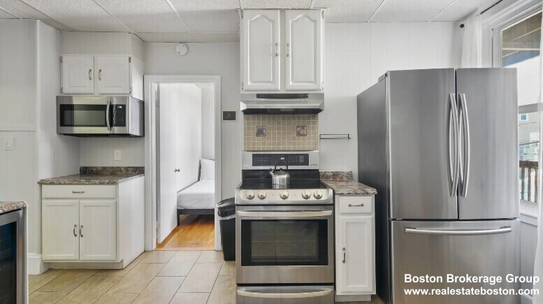 823 Dorchester Ave in Boston, MA - Foto de edificio