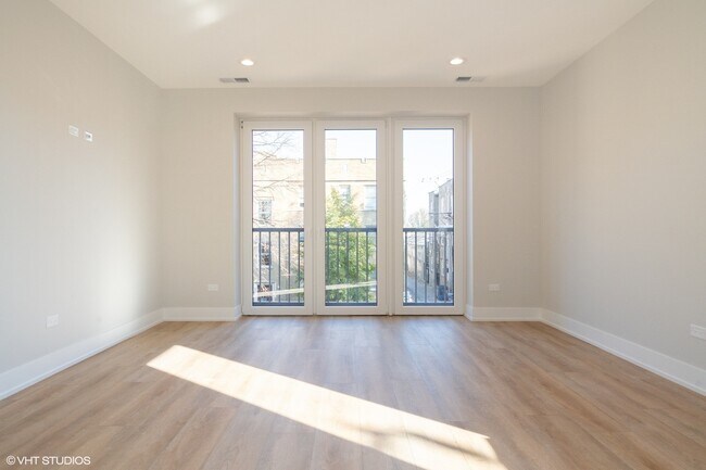 3216 N Karlov Ave in Chicago, IL - Building Photo - Building Photo