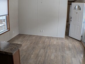 8 Matthew Dr in Castleton On Hudson, NY - Foto de edificio - Building Photo