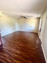 317 W School St, Unit A in Lake Charles, LA - Foto de edificio - Building Photo