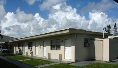 6025 Polk St in Hollywood, FL - Building Photo - Building Photo