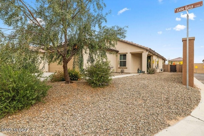 1011 Calle Calca in Sahuarita, AZ - Building Photo - Building Photo