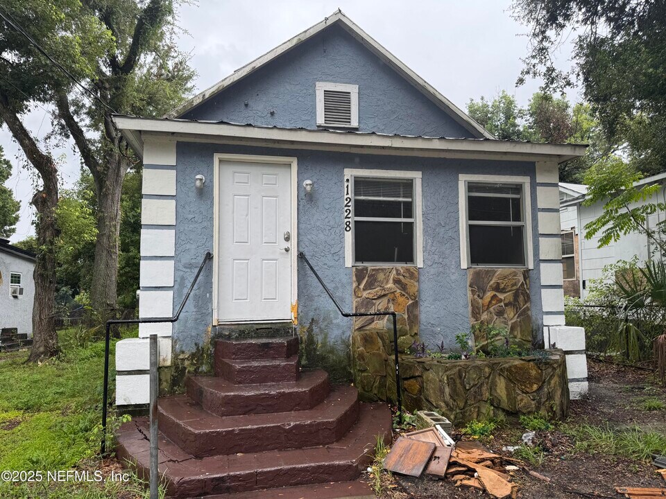 1228 Winthrop St in Jacksonville, FL - Building Photo