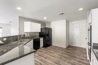 10634 Ostend Ave in Las Vegas, NV - Building Photo - Building Photo