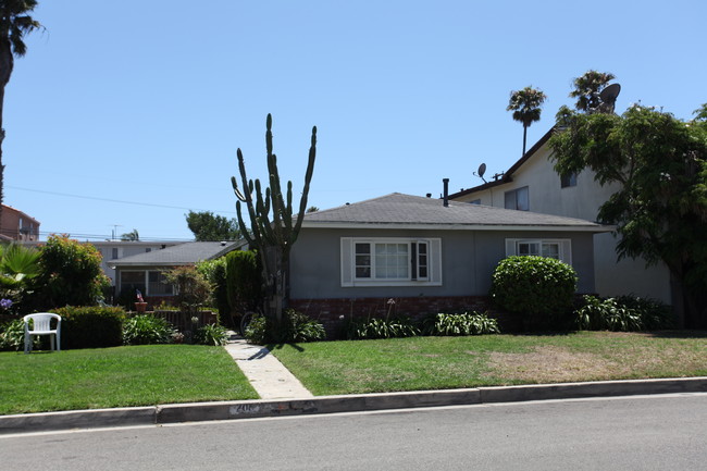 206 Chicago Ave in Huntington Beach, CA - Building Photo - Building Photo