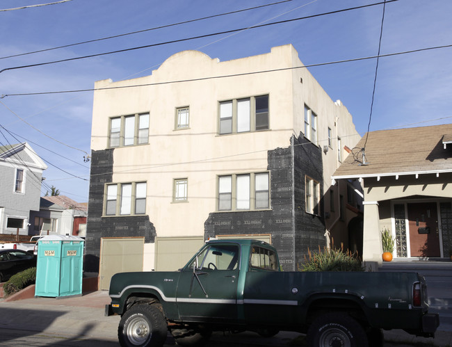 5918 Genoa St in Oakland, CA - Foto de edificio - Building Photo