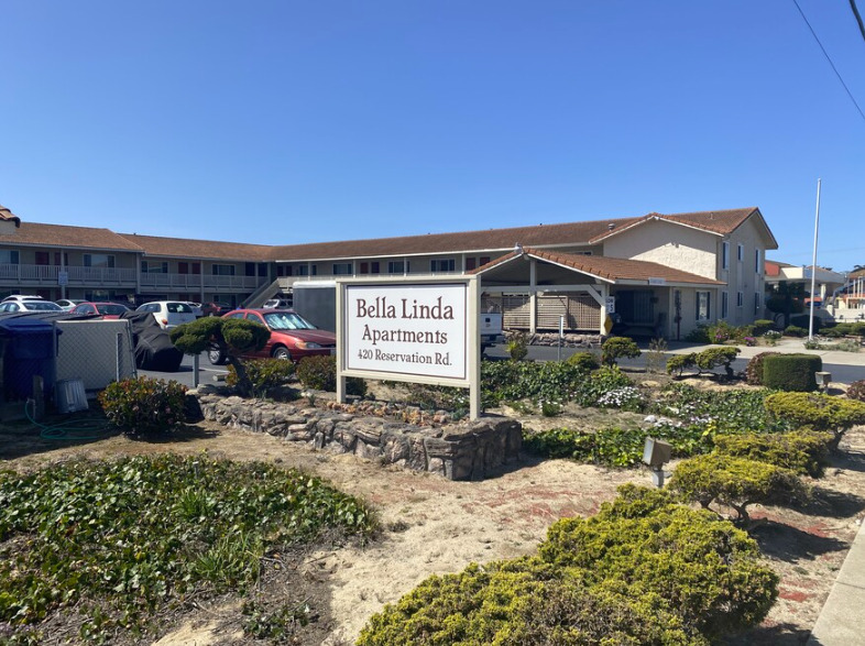 Bella Linda Apartments in Marina, CA - Foto de edificio