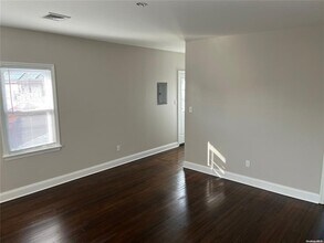 32 E Fulton St in Long Beach, NY - Building Photo - Building Photo