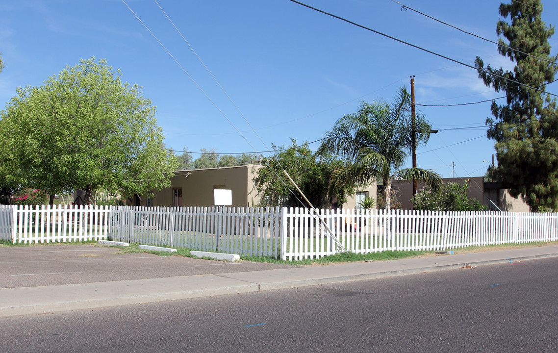 Longview Place Apartments in Phoenix, AZ - Building Photo