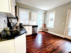 23 Evergreen St, Unit 3 in Boston, MA - Building Photo - Building Photo