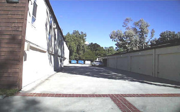 Richmond Terrace in Thousand Oaks, CA - Building Photo - Building Photo