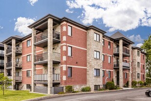 35 Bellerose Boul E in Laval, QC - Building Photo