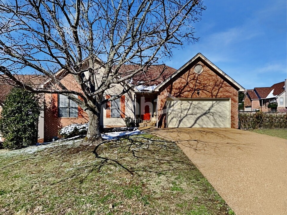 600 Roundhill Pl in Nashville, TN - Building Photo