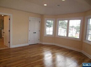 811 Edgewood Ln in Fort Lee, NJ - Building Photo - Building Photo