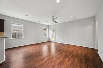 3105 W Trail Dr in Pearland, TX - Building Photo - Building Photo
