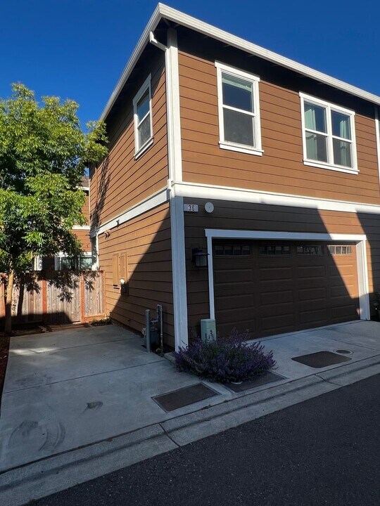 36 Lipton Wy in Cotati, CA - Building Photo
