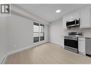 3050 Kingsway in Vancouver, BC - Building Photo - Building Photo