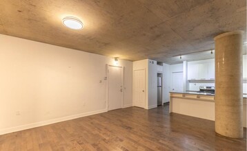 1414-1414 Rue Chomedey in Montréal, QC - Building Photo - Building Photo