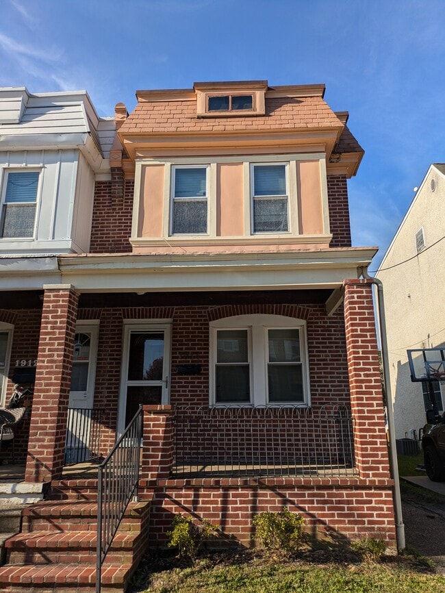 property at 1914 Maple St