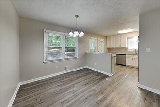 434 Robin Hood Dr in Douglasville, GA - Building Photo - Building Photo