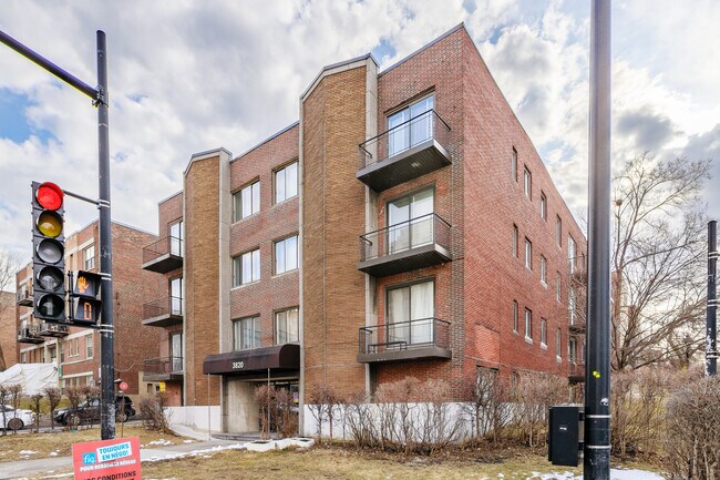 3820 De La Côte-Sainte-Catherine Ch in Montréal, QC - Building Photo - Building Photo