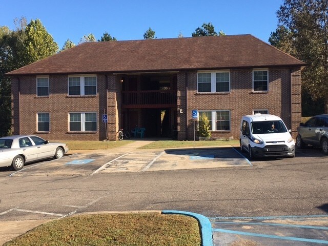 Eaglewood III Apartments in Selmer, TN - Foto de edificio