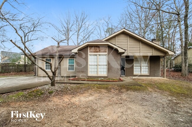property at 1726 Hidden Acres Dr SW
