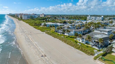 1194 Hillsboro Mile in Hillsboro Beach, FL - Building Photo - Building Photo