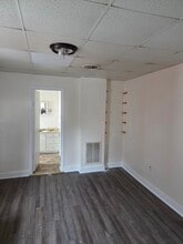 1 S Main St in Stewartstown, PA - Foto de edificio - Building Photo