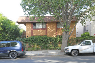 7232 Jordan Ave in Canoga Park, CA - Building Photo - Building Photo