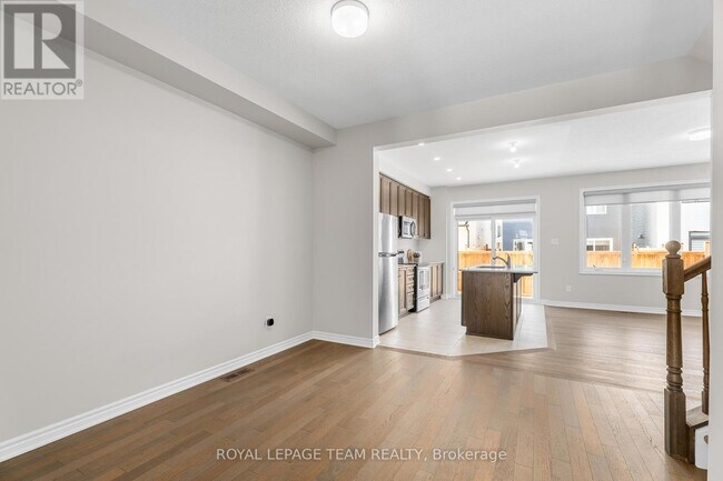13 Bermondsey Wy in Ottawa, ON - Building Photo - Building Photo