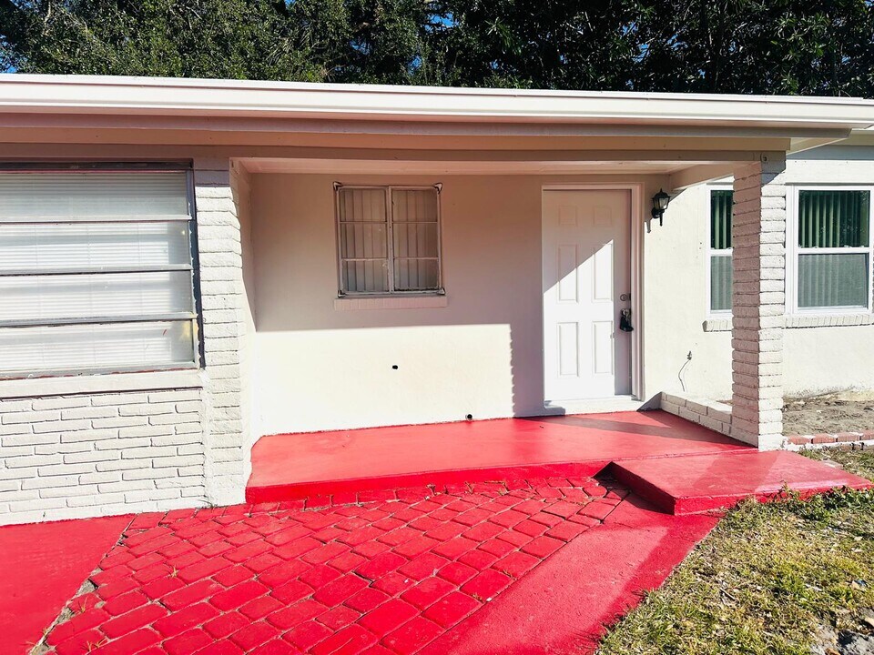 616 S 6th St in Fort Pierce, FL - Building Photo