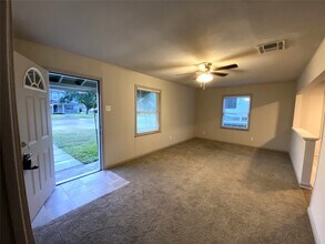 315 S 3rd St in La Porte, TX - Building Photo - Building Photo