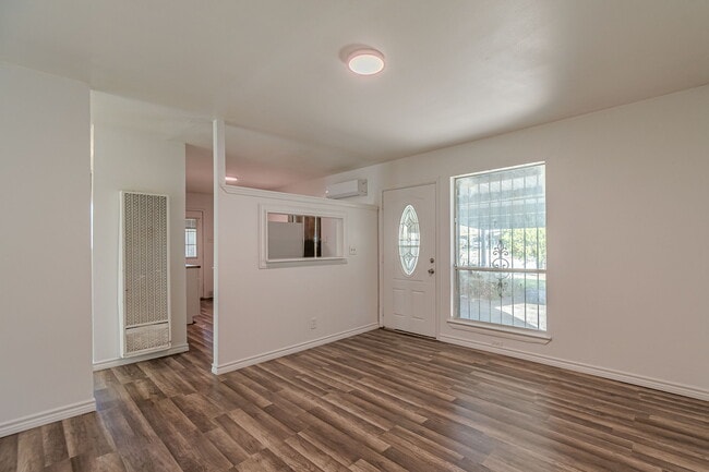 6142 Lawn Valley Dr in San Antonio, TX - Building Photo - Building Photo