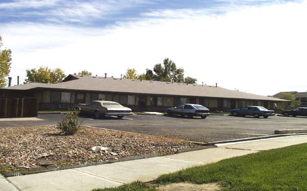 Kearney Plaza Apartments in Commerce City, CO - Building Photo - Building Photo