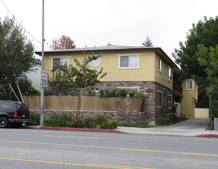 5626 Laurel Canyon Blvd in Valley Village, CA - Foto de edificio