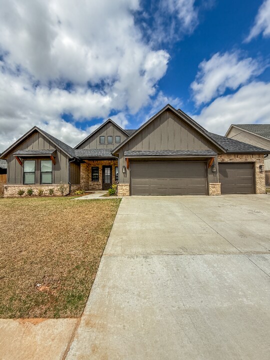 9209 NW 84th Terrace in Yukon, OK - Building Photo