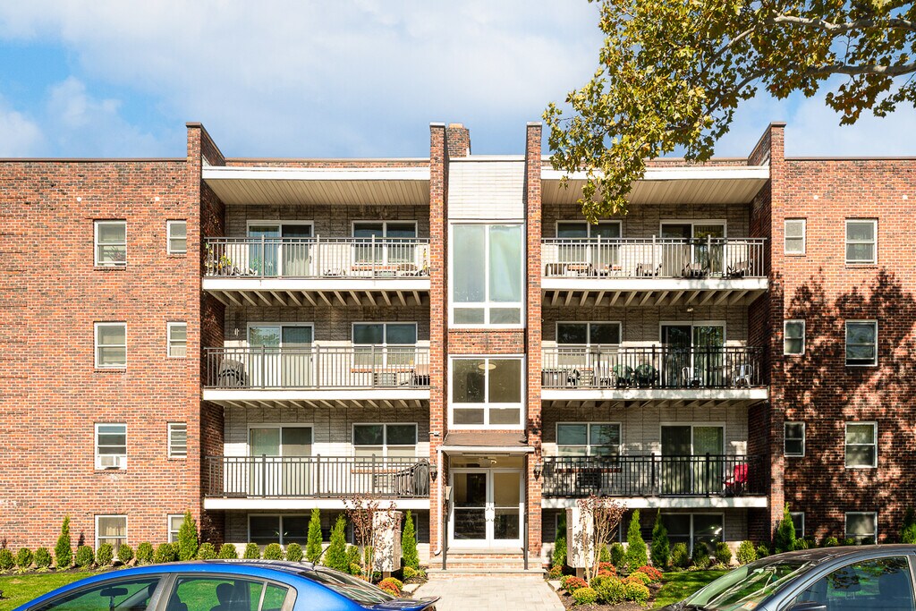 Carlyle Apartments Roselle, NJ Apartments For Rent