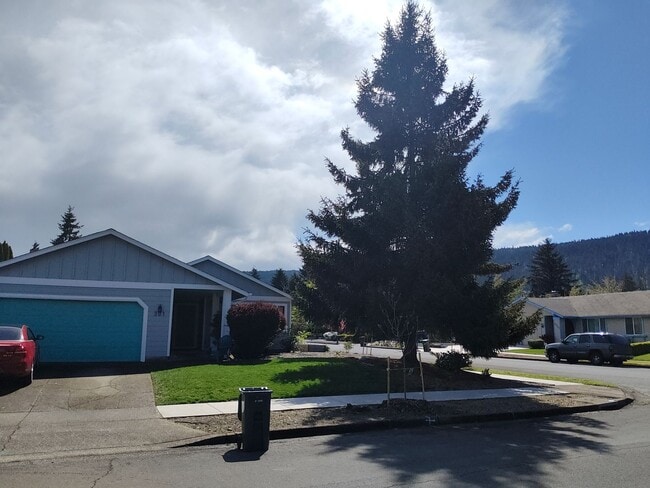 301 67th St in Springfield, OR - Building Photo - Building Photo