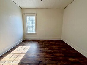 2320 W Oak St in Louisville, KY - Building Photo - Building Photo